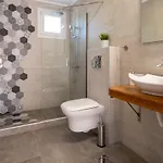琳娜拉基公寓&简易别墅露营地