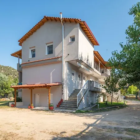 Linaraki & Campsite Sykia Chalkidikis