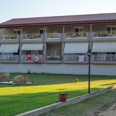 Kamp alanı Linaraki & *