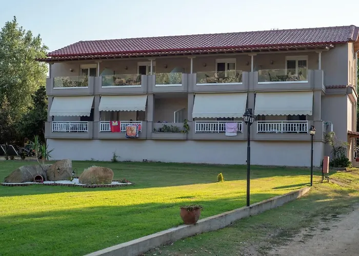 Camping Linaraki & *